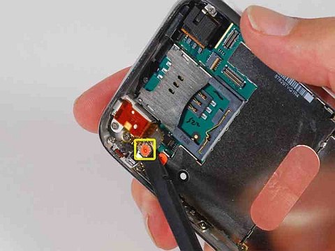 Отсоединяем DOCK Connector и разъем наушников в iPhone