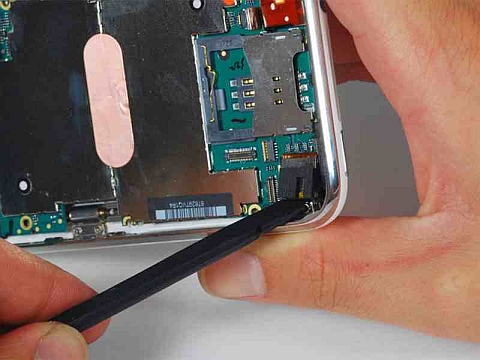 Вынимаем камеру iPhone 3GS/3G