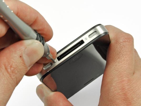 06-iPhone-4S-removal-back-cover.jpg 06-iPhone-4S-removal-back-cover.jpg