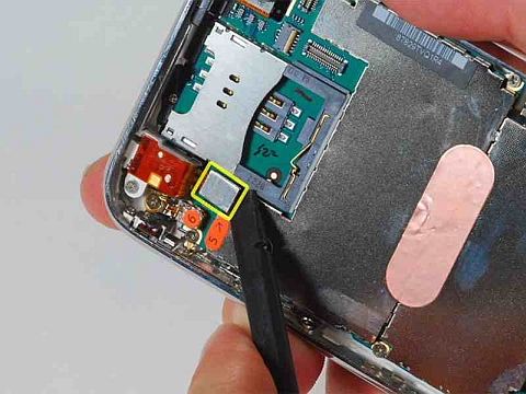 Отсоединяем DOCK Connector и разъем наушников в iPhone