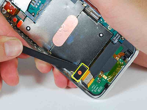 Отсоединяем DOCK Connector и разъем наушников в iPhone