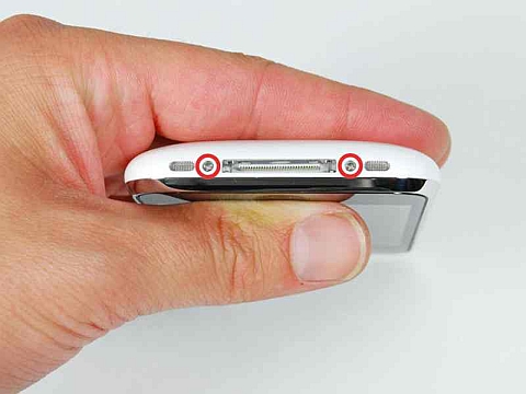 Откручивание корпусных винтов iPhone 3G/3GS