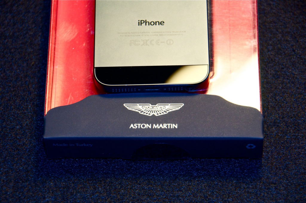 Aston-Martin-released-Case-for-iPhone.jpg
